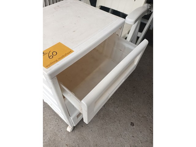 Lot 60 - pvc ladekast op wielen - afbeelding 2 van  4