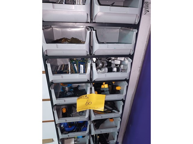 Lot 60 - pvc sorteertoren met inhoud - afbeelding 3 van  6