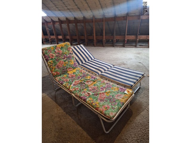 Lot 60 - tuinbed. 2 stuks - afbeelding 2 van  4
