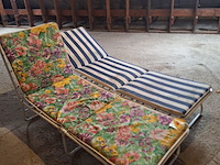 Lot 60 - tuinbed. 2 stuks - afbeelding 2 van  4