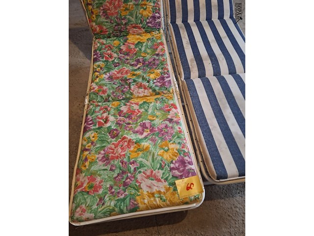 Lot 60 - tuinbed. 2 stuks - afbeelding 4 van  4