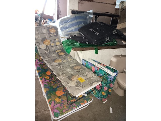 Lot 60 - tuinzetels met kussens - afbeelding 1 van  2