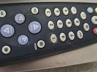 Lot 60 - tv phillips met afstandsbediening 40 inch - afbeelding 6 van  6