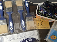 Lot 60 - verf en verfborstels - afbeelding 2 van  4