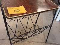 Lot 60 - vintage krantenbak - afbeelding 1 van  4