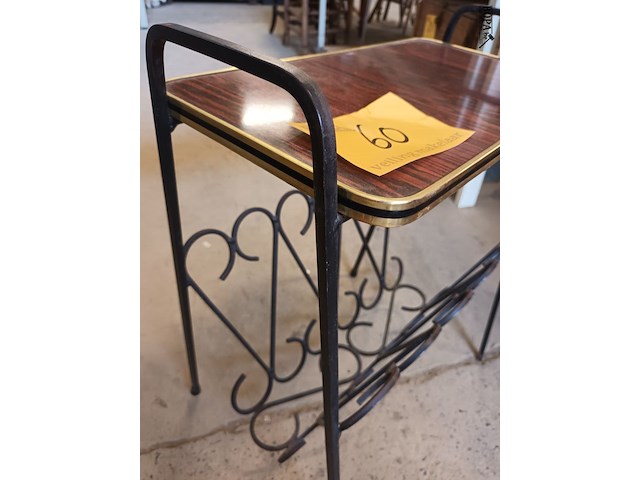Lot 60 - vintage krantenbak - afbeelding 2 van  4