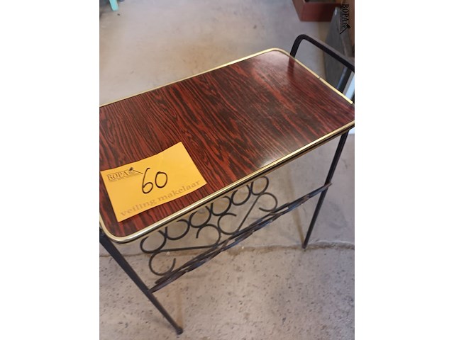 Lot 60 - vintage krantenbak - afbeelding 3 van  4