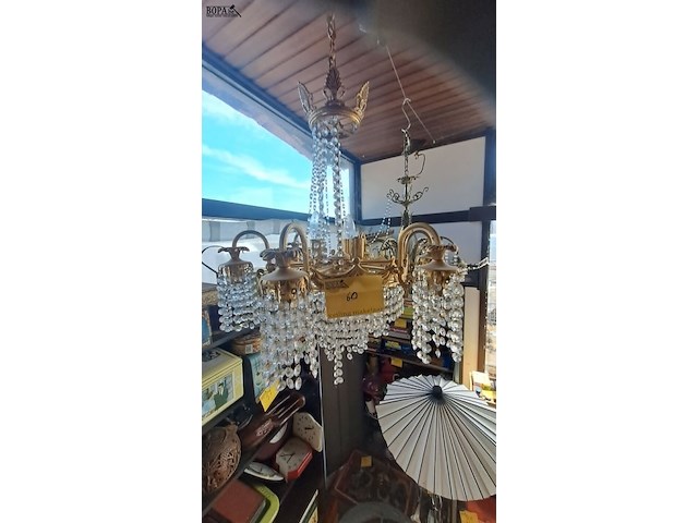 Lot 60 - vintage kristallen kroonluchter met messing en geslepen kris - afbeelding 1 van  3