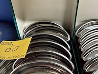 Lot 60 - vintage roestvrijstalen visgraatbakjes en onderzetters - afbeelding 3 van  7