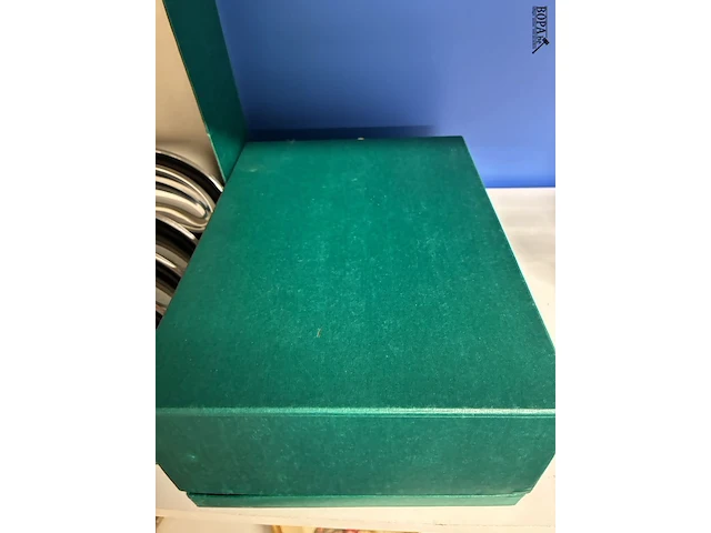 Lot 60 - vintage roestvrijstalen visgraatbakjes en onderzetters - afbeelding 4 van  7