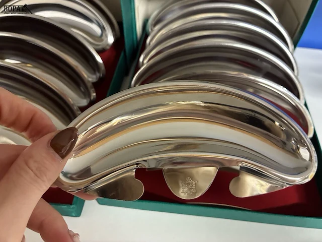 Lot 60 - vintage roestvrijstalen visgraatbakjes en onderzetters - afbeelding 5 van  7
