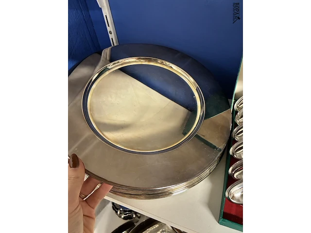 Lot 60 - vintage roestvrijstalen visgraatbakjes en onderzetters - afbeelding 7 van  7