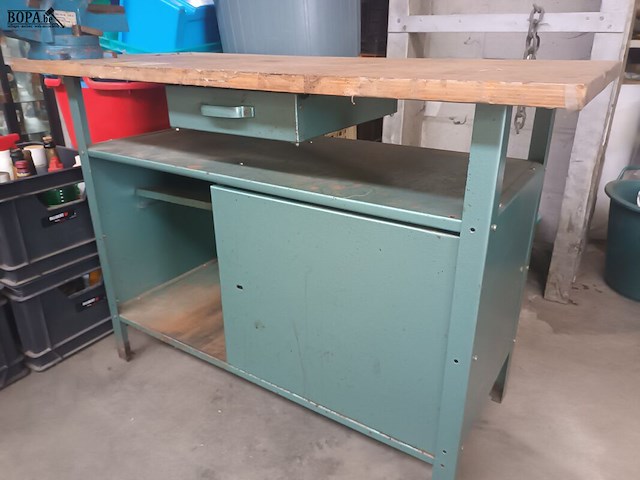 Lot 60 - werkbank met bankschroef - afbeelding 3 van  3