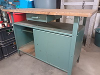 Lot 60 - werkbank met bankschroef - afbeelding 3 van  3