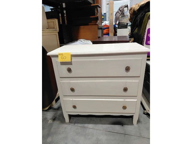 Lot 60 - wit gelakte kast - afbeelding 4 van  4