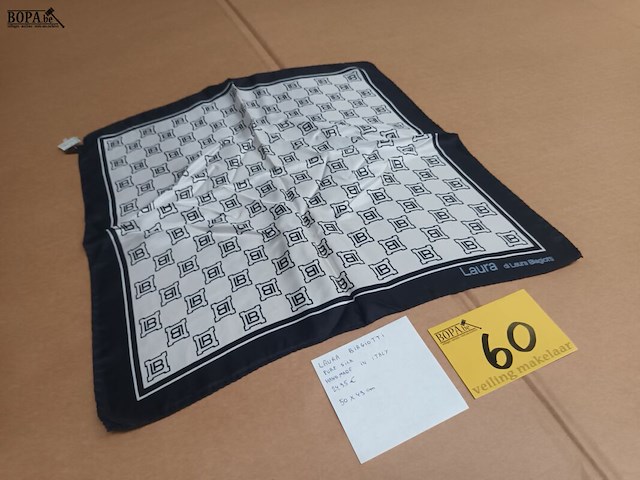 Lot 60 - zijden sjaal laura biagiotti - afbeelding 1 van  3