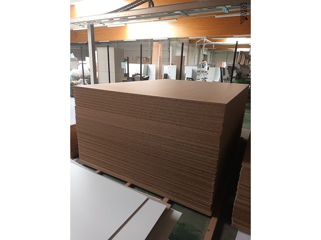 Lot 600 - melamine panelen. 69 stuks - afbeelding 1 van  4