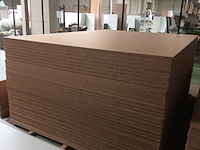 Lot 600 - melamine panelen. 69 stuks - afbeelding 1 van  4
