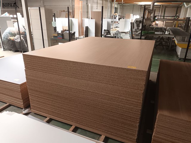 Lot 600 - melamine panelen. 69 stuks - afbeelding 2 van  4