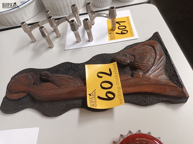 Lot 602 - afrikaans houtsnijwerk - afbeelding 2 van  3