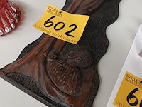 Lot 602 - afrikaans houtsnijwerk - afbeelding 3 van  3
