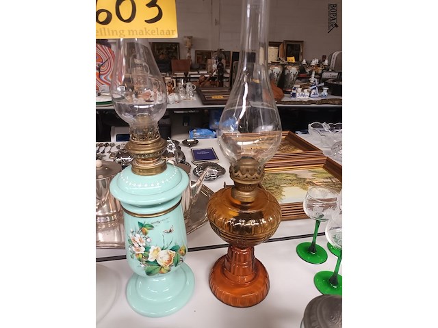 Lot 603 - antieke olielampen. 3 stuks - afbeelding 3 van  3