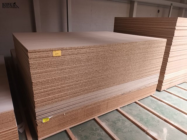 Lot 604 - melamine panelen. 72 stuks - afbeelding 1 van  4