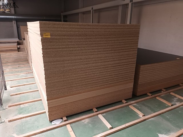Lot 605 - melamine panelen. 78 stuks - afbeelding 1 van  4