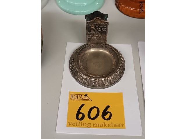 Lot 606 - asbak wiskemann - afbeelding 1 van  4