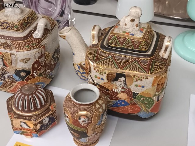 Lot 607 - satsuma porselein. 4 stuks - afbeelding 3 van  5