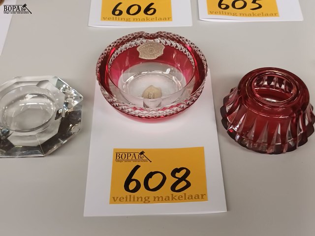 Lot 608 - kristal vsl. 3 stuks - afbeelding 1 van  4