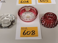 Lot 608 - kristal vsl. 3 stuks - afbeelding 1 van  4