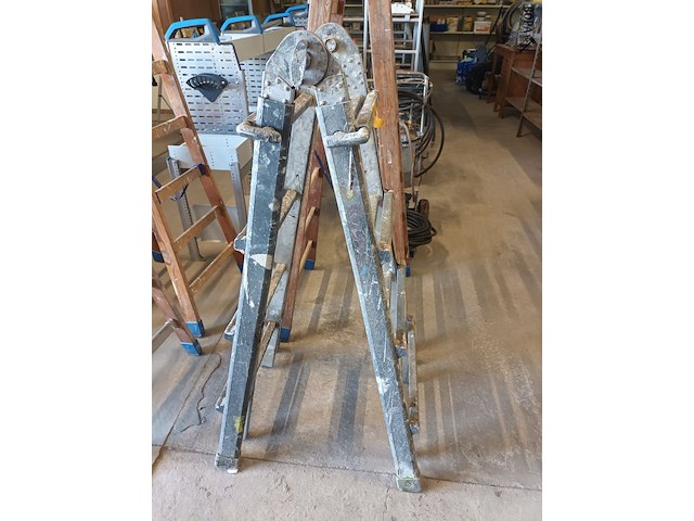 Lot 61 - aluminium uitschuifbare vouwladder - afbeelding 2 van  4
