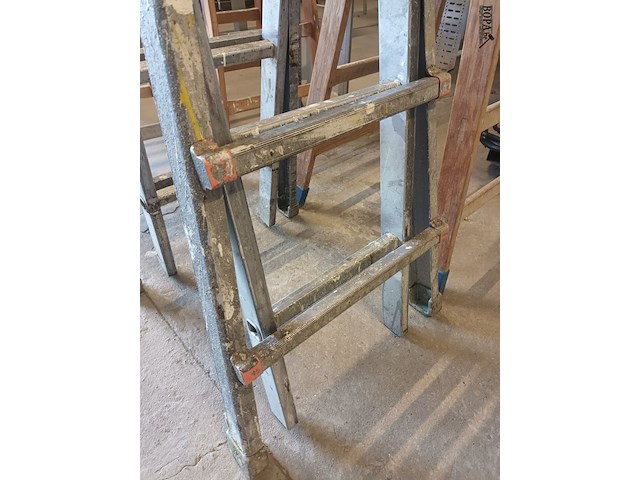 Lot 61 - aluminium uitschuifbare vouwladder - afbeelding 4 van  4