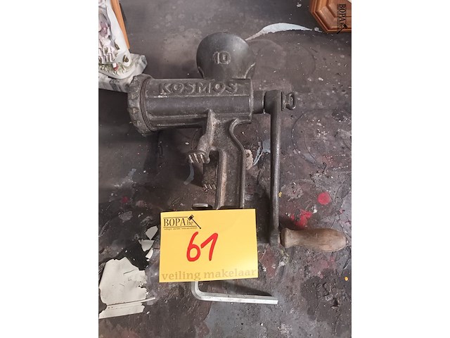 Lot 61 - antieke vleesmolen - afbeelding 1 van  4