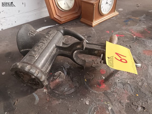 Lot 61 - antieke vleesmolen - afbeelding 4 van  4