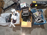 Lot 61 - audio en video kabels en camera - afbeelding 1 van  7