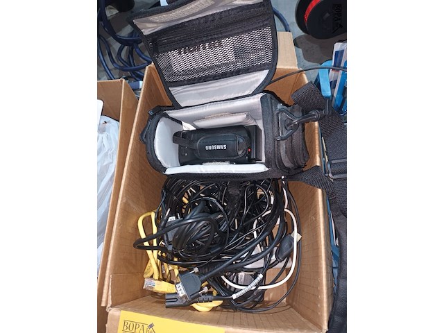 Lot 61 - audio en video kabels en camera - afbeelding 3 van  7