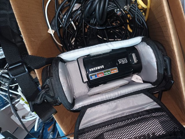 Lot 61 - audio en video kabels en camera - afbeelding 5 van  7