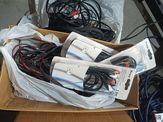 Lot 61 - audio en video kabels en camera - afbeelding 6 van  7