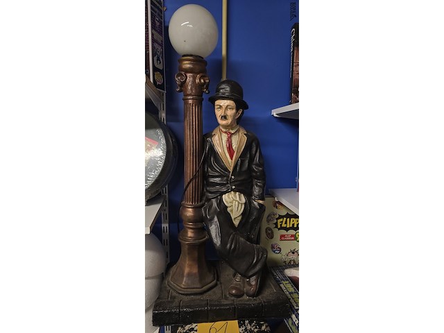 Lot 61 - charlie chaplin - afbeelding 1 van  3