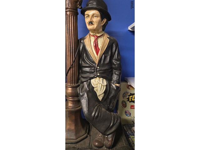 Lot 61 - charlie chaplin - afbeelding 2 van  3