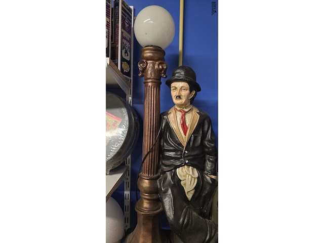 Lot 61 - charlie chaplin - afbeelding 3 van  3