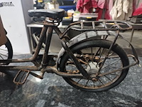 Lot 61 - decoratieve ijsventer bakfiets - afbeelding 2 van  6