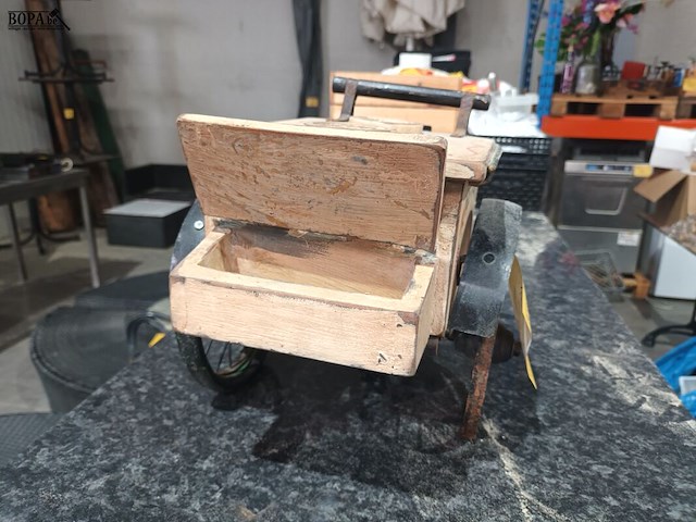 Lot 61 - decoratieve ijsventer bakfiets - afbeelding 4 van  6