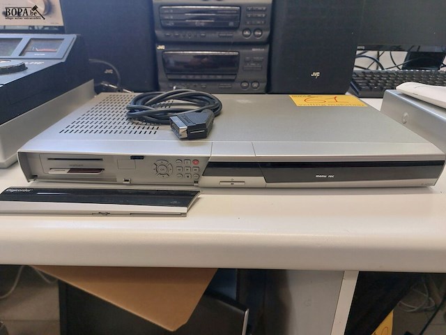 Lot 61 - digicorder advanced digital broadcast - afbeelding 1 van  2