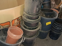 Lot 61 - diverse bloempotten - afbeelding 1 van  4