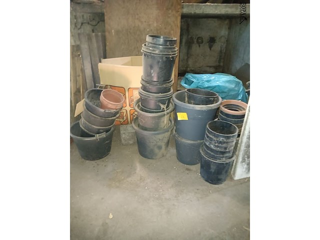 Lot 61 - diverse bloempotten - afbeelding 4 van  4