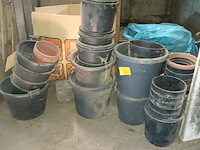 Lot 61 - diverse bloempotten - afbeelding 4 van  4