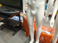 Lot 61 - etalagepop - afbeelding 2 van  2